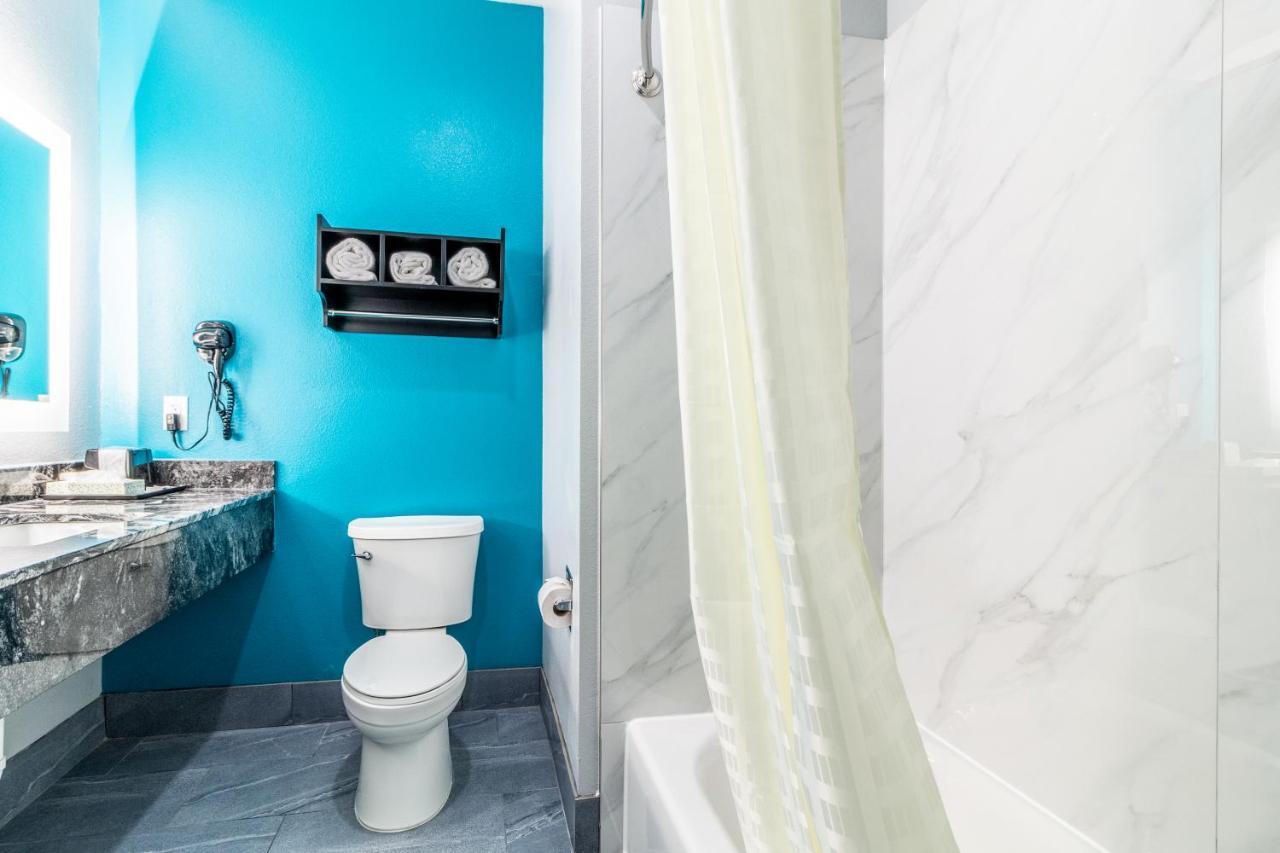 Americas Value & Kingwood Iah Airport Hotel