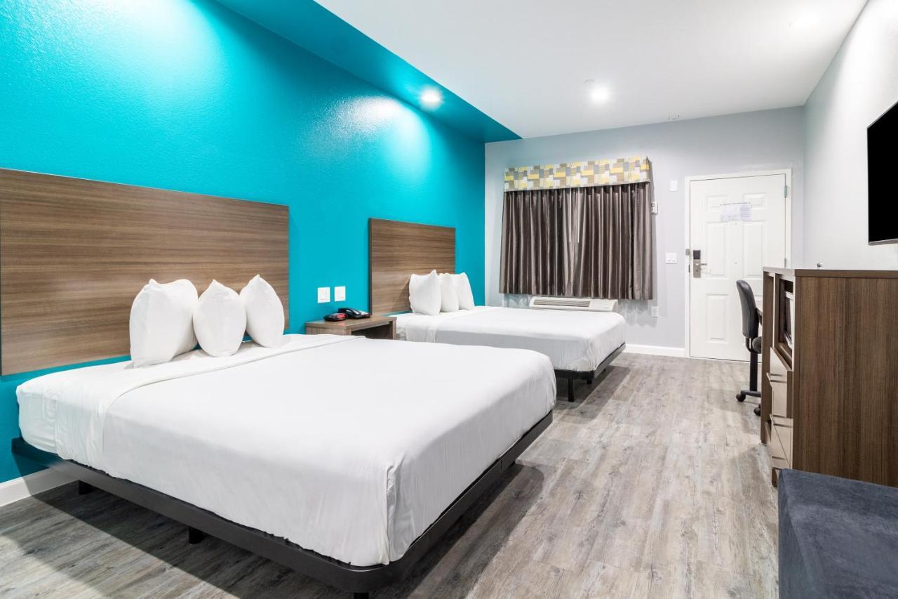 Americas Value & Kingwood Iah Airport Hotel 2*