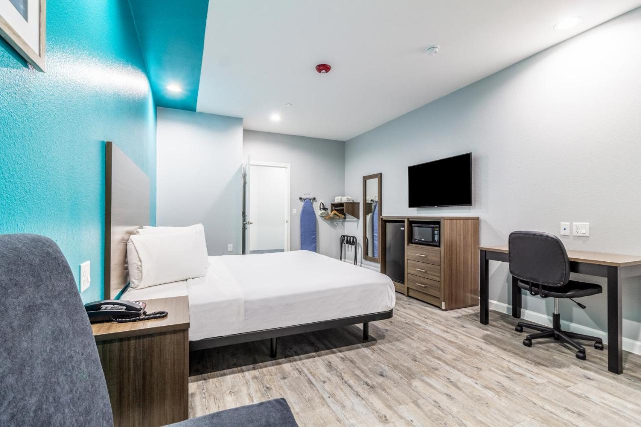 Americas Value & Kingwood Iah Airport Hotel