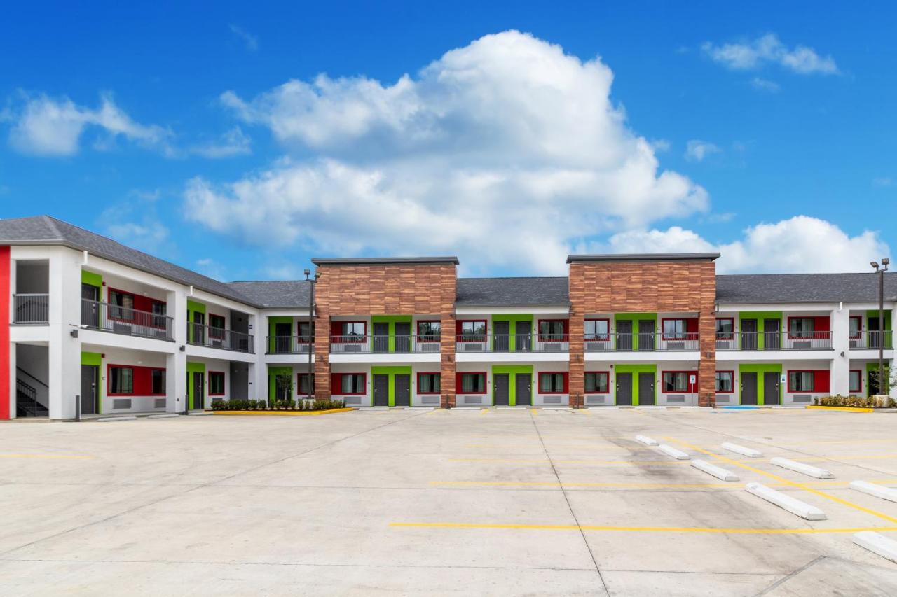 Hotel Americas Value & Kingwood Iah Airport 2*