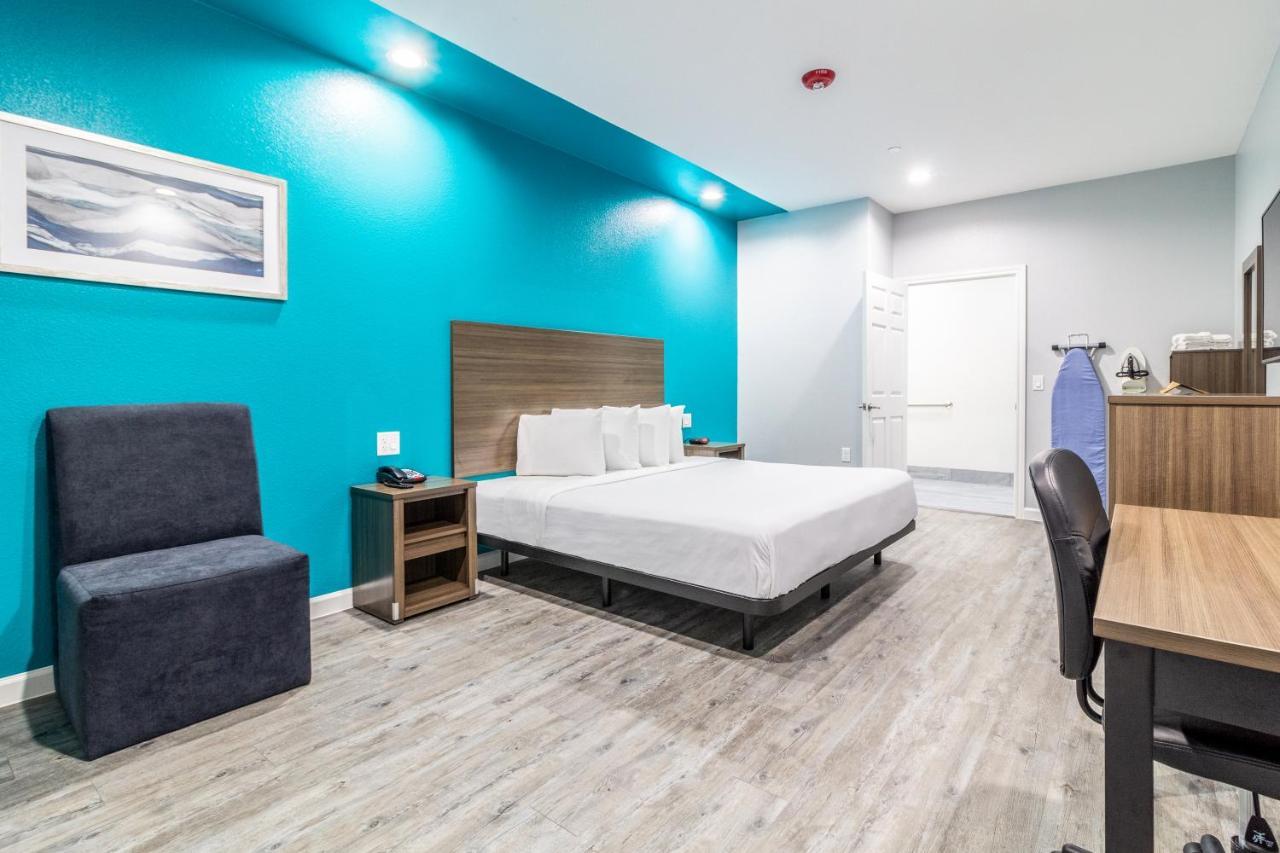 Hotel Americas Value & Kingwood Iah Airport 2*